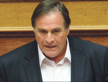 Δ.Τσουκαλάς: «Η σημαία δεν είναι για να στην δίνουν να κάνεις πέρα-δόθε» (βίντεο)